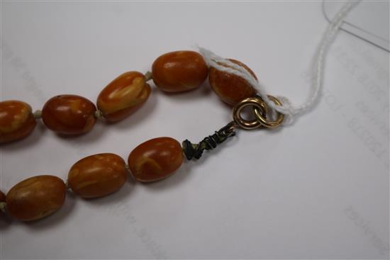 A single strand graduated oval amber bead necklace, with loose beads, gross weight 38 grams, 48cm.